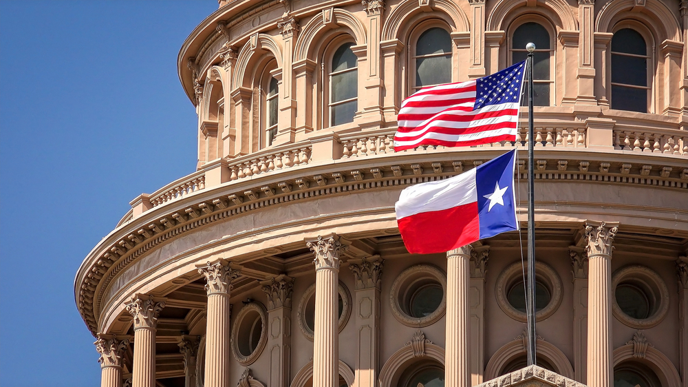 american,and,texas,state,flags,flying,on,the,dome,of